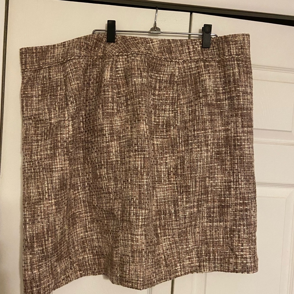 NWT - Avenue Tweed Skirt - 24W